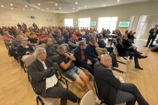 Rassemblés autour des marchés en tension