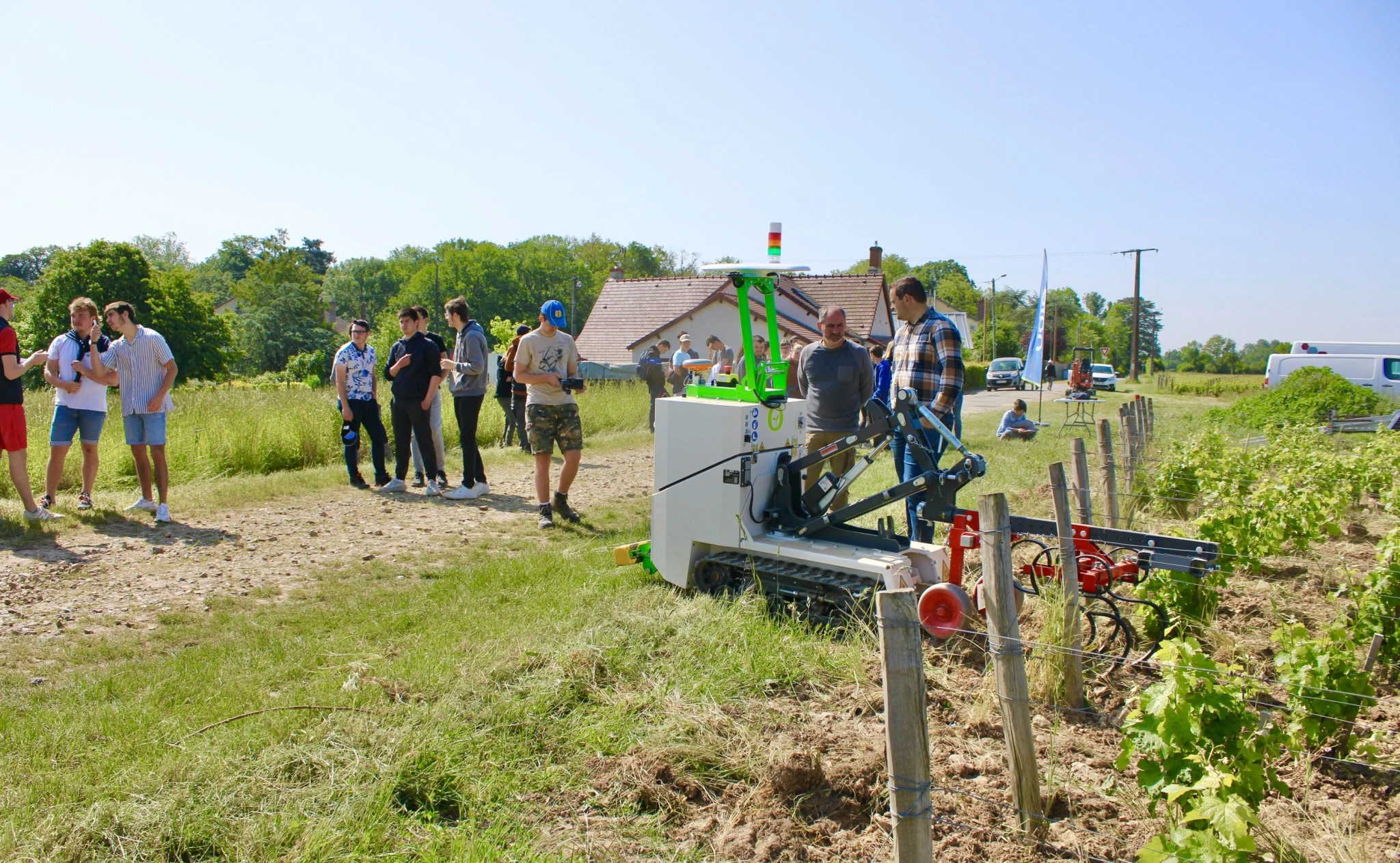 Deux robots dans les vignes