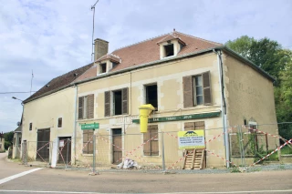 La réfection de l'ancien café se poursuit