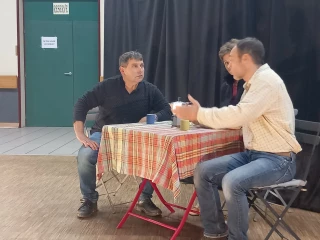 Passer de l'autre côté du miroir de la scène